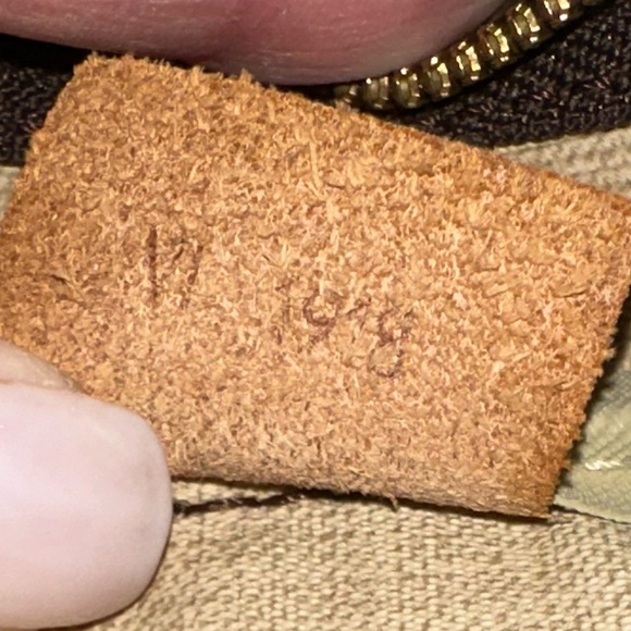 Authentic Deauville Handbag LV - Picture 9 of 10